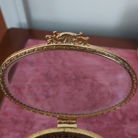 Vtg Oval Gold Tone Filigree Ormolu Footed Jewelry Box w/ Clear Glass Hinged Top - Picture 12 of 16